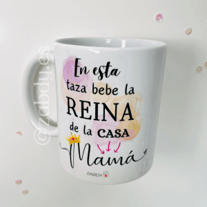 Taza: "En Esta Taza Bebe La Reina De La Casa Mamá"