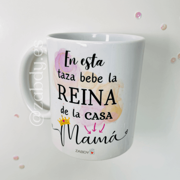 Taza: "En Esta Taza Bebe La Reina De La Casa Mamá"